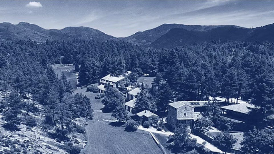 Vue aérienne du Domaine du Taillé dans les collines d’Ardèche